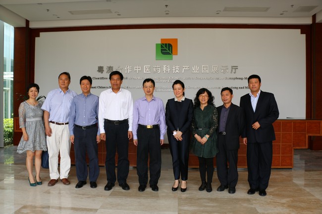 广东省食药监局赴粤澳合作中医药科技产业园调研