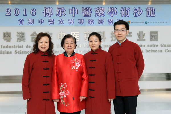 “2016传承中医药学术沙龙”举行结业礼 3名优异学员获国医大师收徒