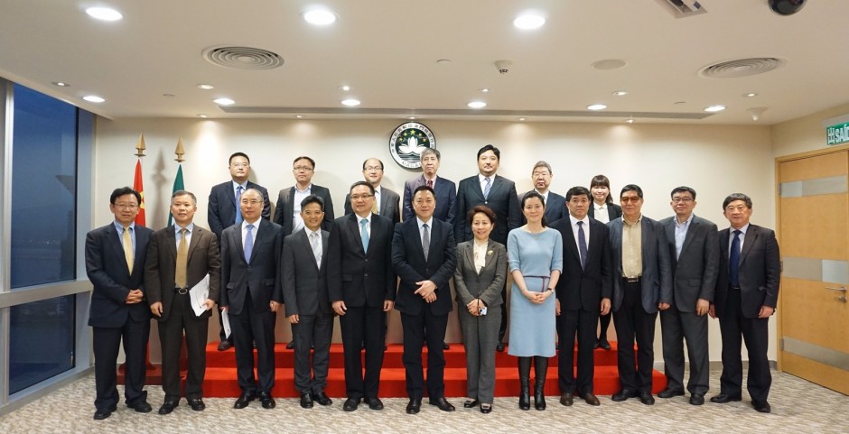No dia 21 de Março de 2017, o Parque organizou uma conversa entre o Dr. Leong Vai Tac, Secretário para a Economia e Finanças de Macau, e cerca de 20 representantes de empresas de renome da medicina tradicional chinesa e de associações da indústria da China Continental, a fim de estudarem o espaço de cooperação entre o Parque e os representantes das indústrias relacionadas.