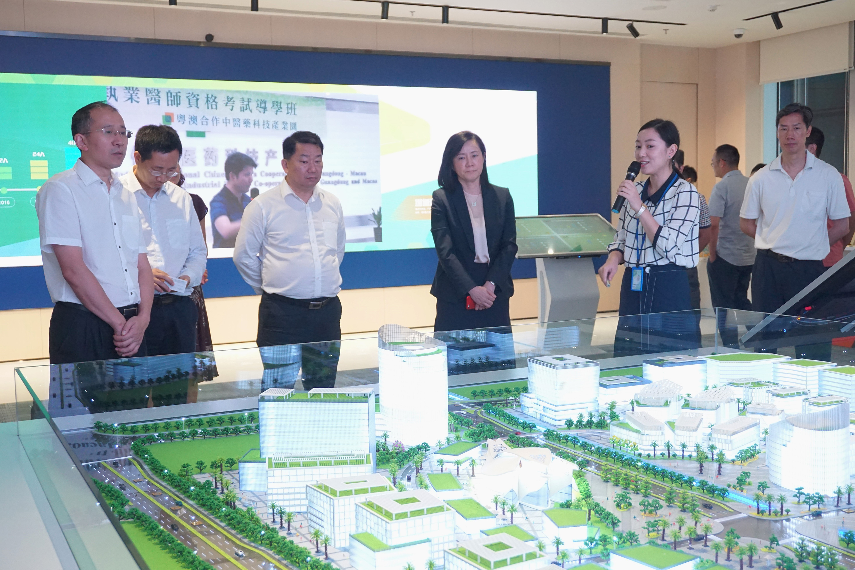 四川省党政代表团前期考察调研组到产业园调研