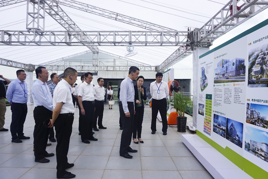 On 9 August 2017, the Vice-chairman of the Chinese People's Political Consultative Conference National Committee, Leung Chun-ying, accompanied by the Party Secretary of Zhuhai City and Director of Party Group of the Standing Committee of National People’s Congress of Zhuhai City, Guo Yuanqiang, and the Deputy Secretary-General of the Chinese People's Political Consultative Conference of Guangdong Province, Zhao Fulai, paid an on-site visit to the GMTCM Park.