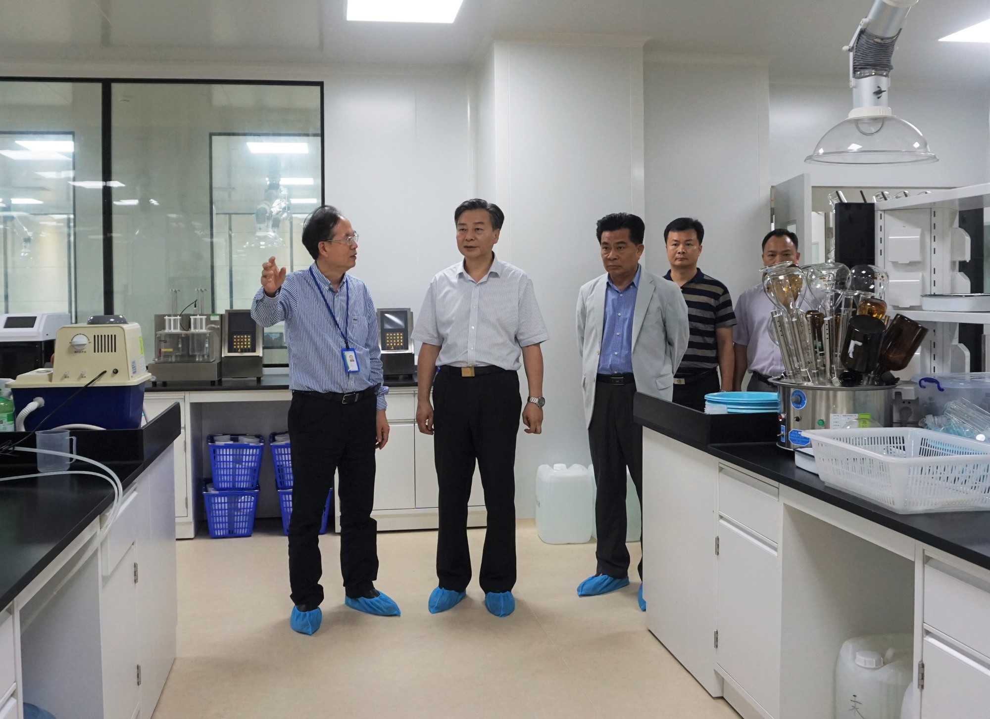 2018年9月12日，云浮市政协主席黄达辉一行到产业园参观考察，了解产业园规划建设、公共服务平台搭建等方面的工作情况。