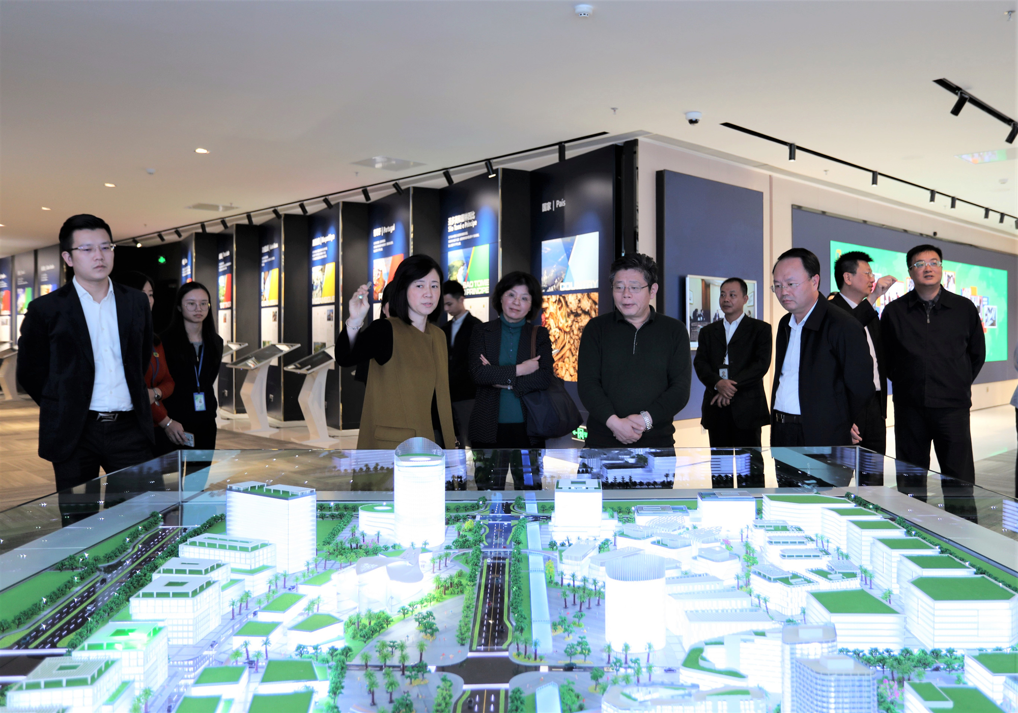 国家发展改革委地区经济司司长郭兰峰到产业园考察调研