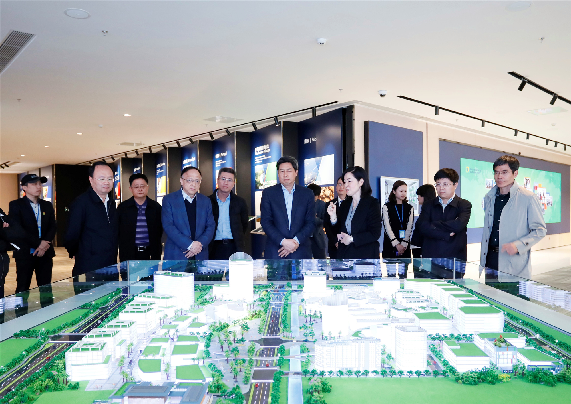 国家科技部社会发展科技司司长吴远彬到产业园考察调研