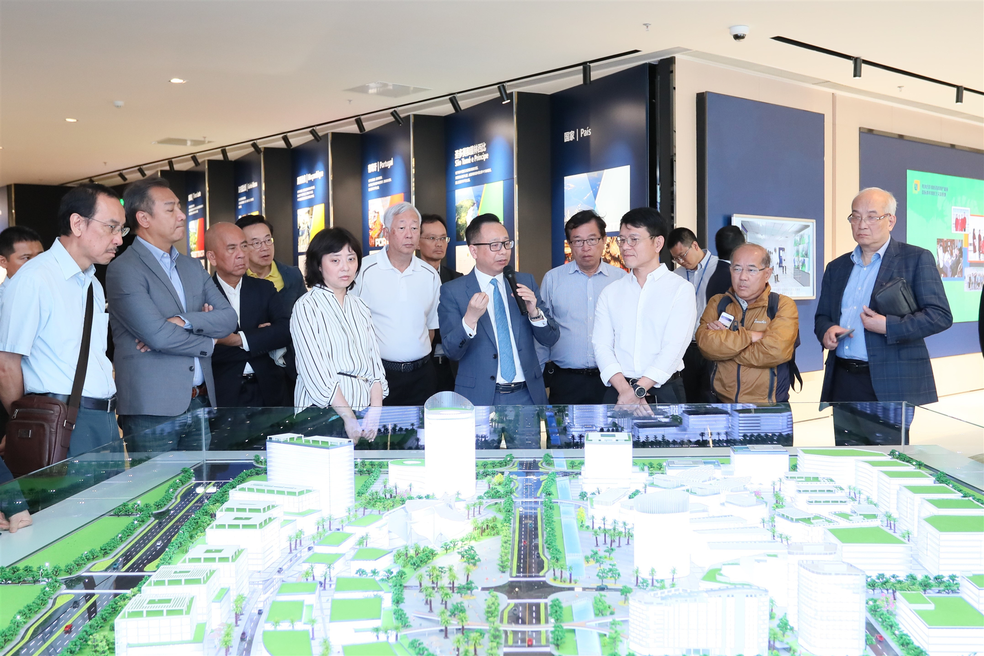 香港特区城市规划委员会到产业园考察调研