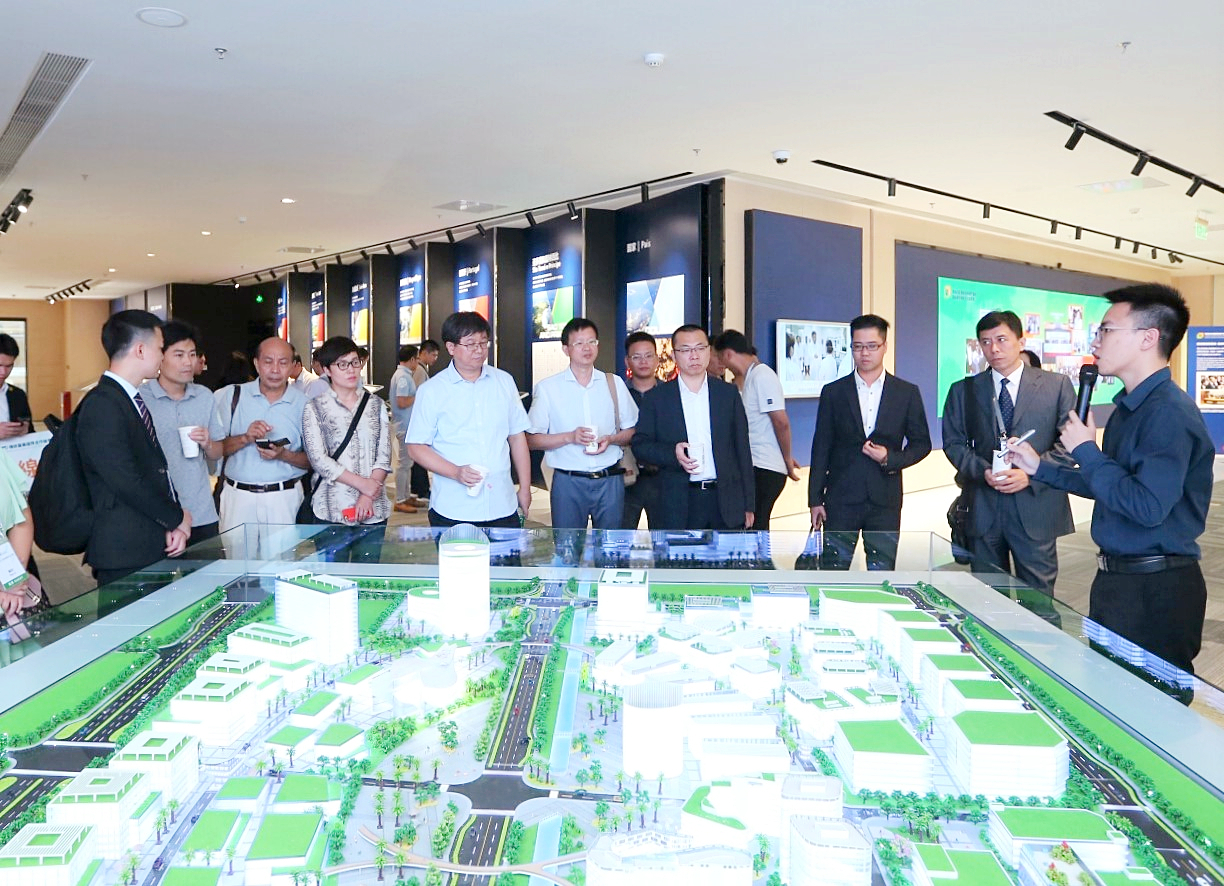 “2019中国（澳门）传统医药国际合作论坛”参会嘉宾到产业园参观考察