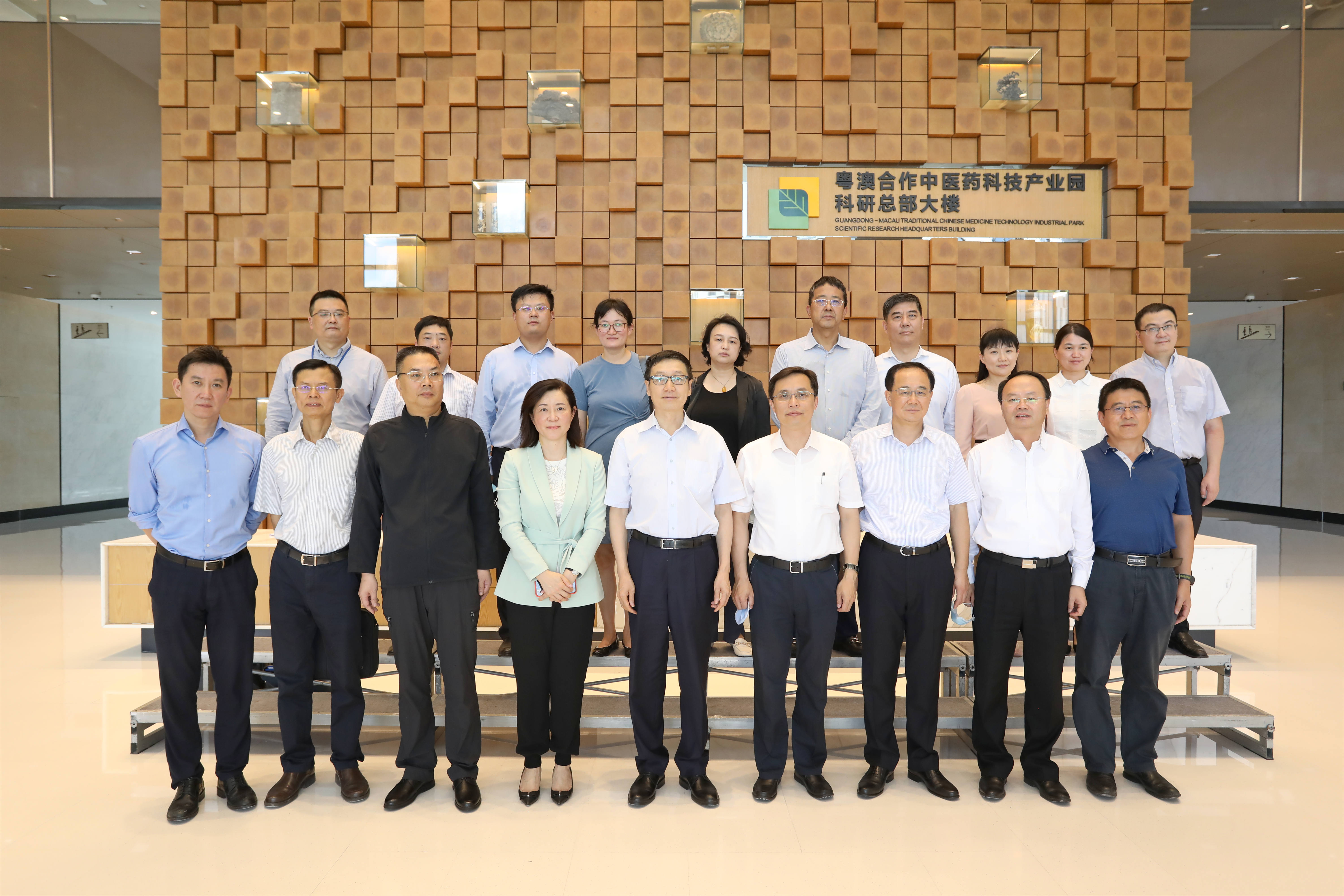 加强多方合作 推进粤港澳大湾区中医药高地建设 国家中医药管理局代表团考察粤澳合作中医药科技产业园